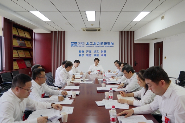 第二代表团热烈讨论